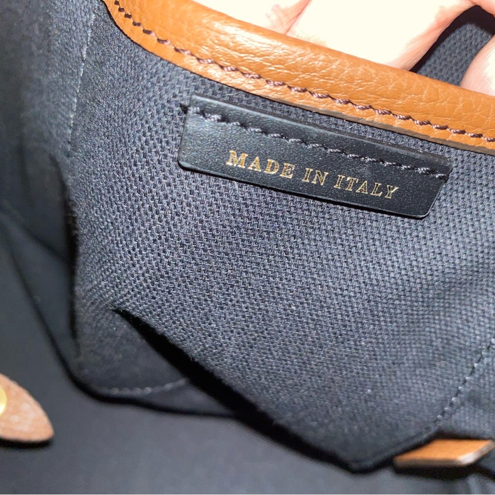 NWT Burberry tote Handbag - Picture 11 of 16